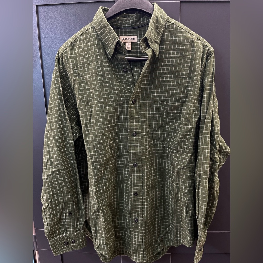 MENS ST. JOHN’S BAY BUTTON DOWN
